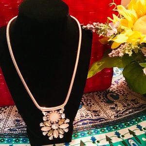 💎BNWT KELLY & KATIE ROSE GOLD CRYSTAL NECKLACE